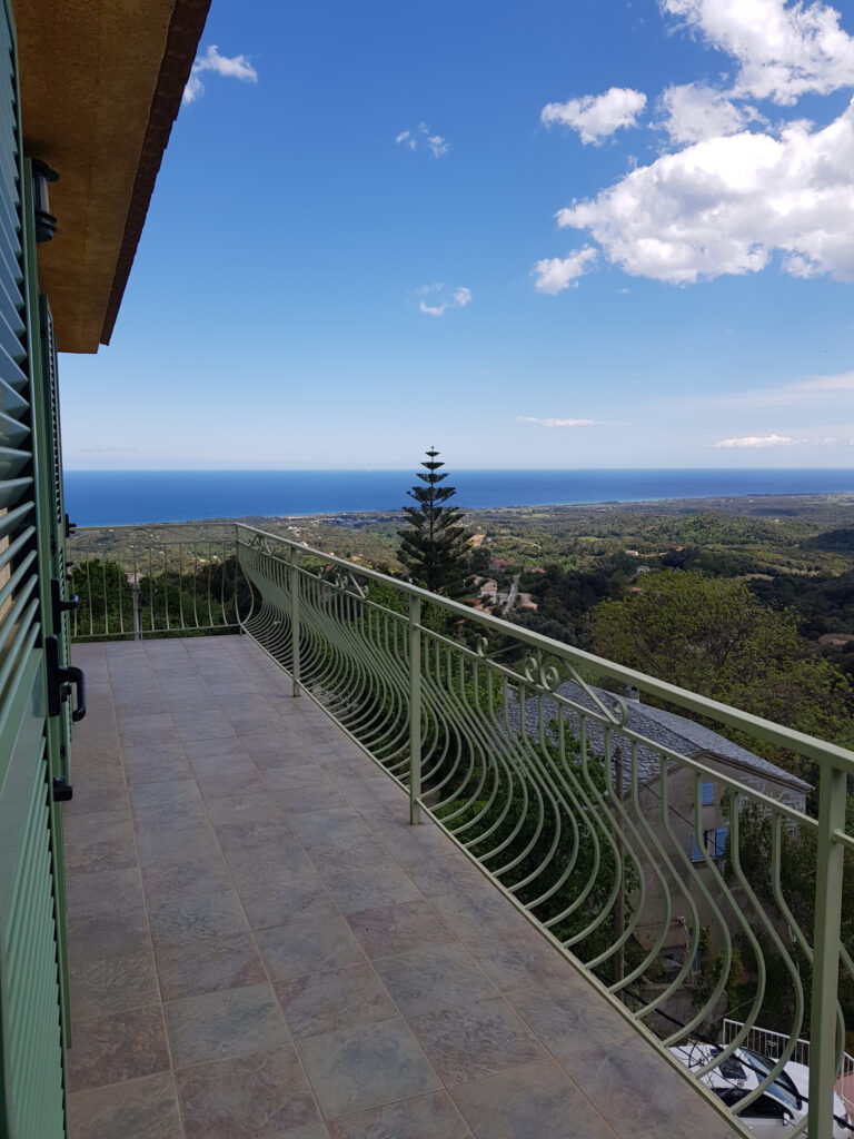 Cervioni, Vue imprenable, Appartement T4 au 2ème é – 4 pièces – 3 chambres – 93 m²