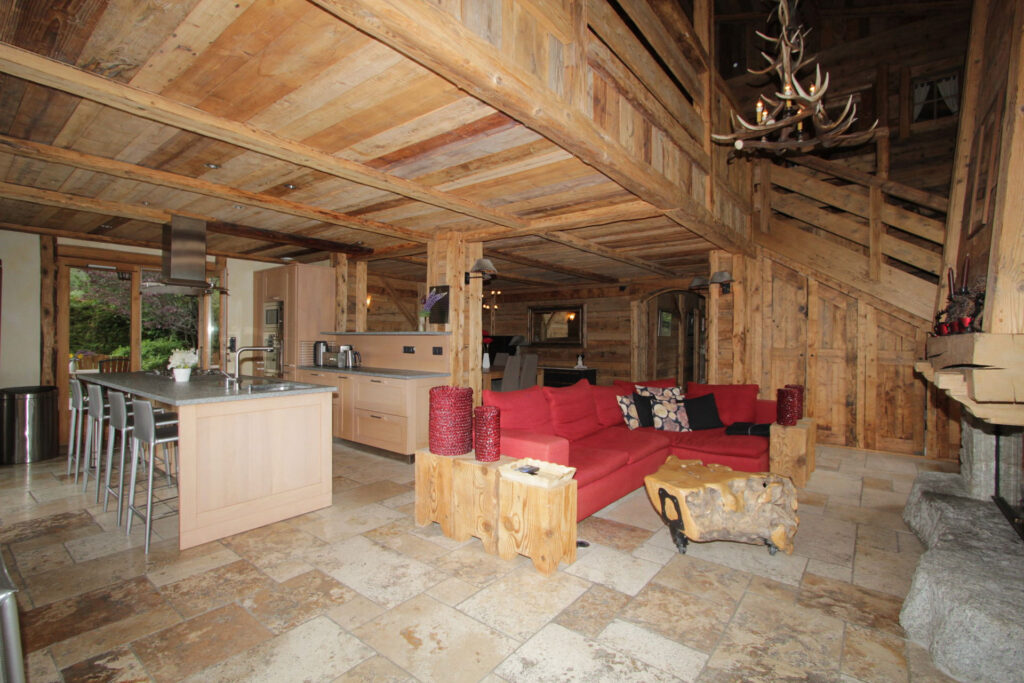 CHALET AUX BELLES PRESTATIONS – 12 pièces – 5 chambres – 305 m²