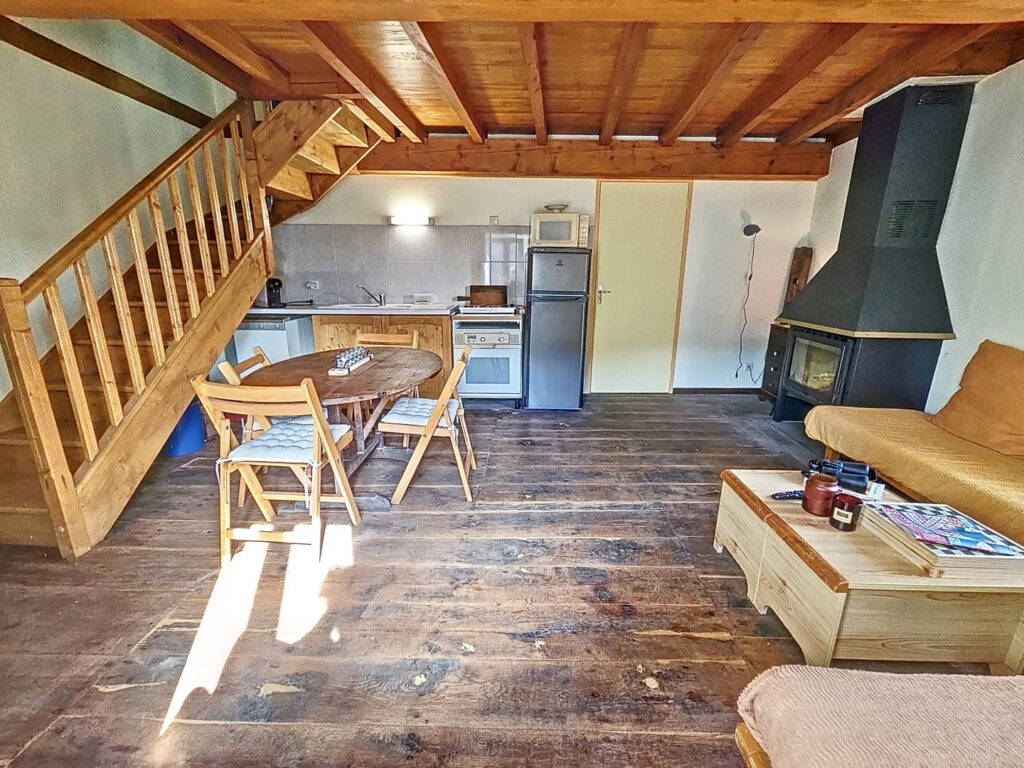 Grange aménagée avec magnifique vue sur la vallée – 3 pièces – 2 chambres – 57 m²