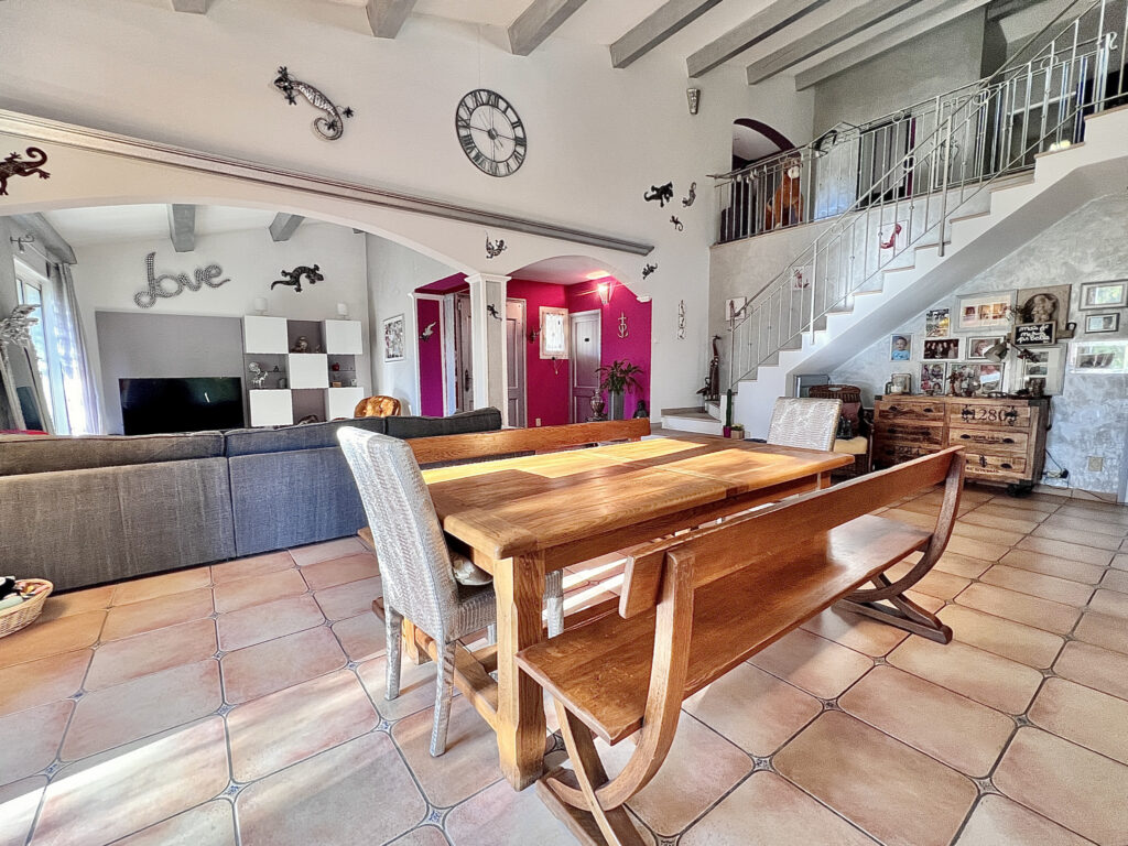 BLAUSASC – VILLA PROVENÇALE – PISCINE – 5 pièces – 3 chambres – 160 m²