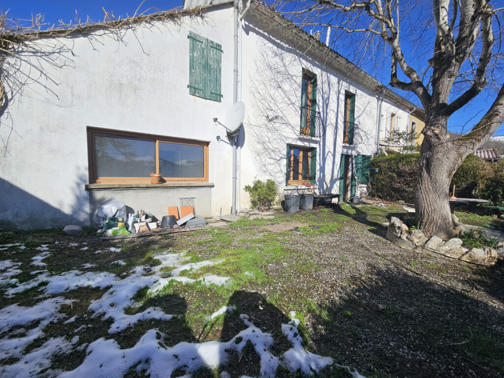 Maison dans un magnifique village des Pyrénées  – 6 pièces – 4 chambres – 132 m²