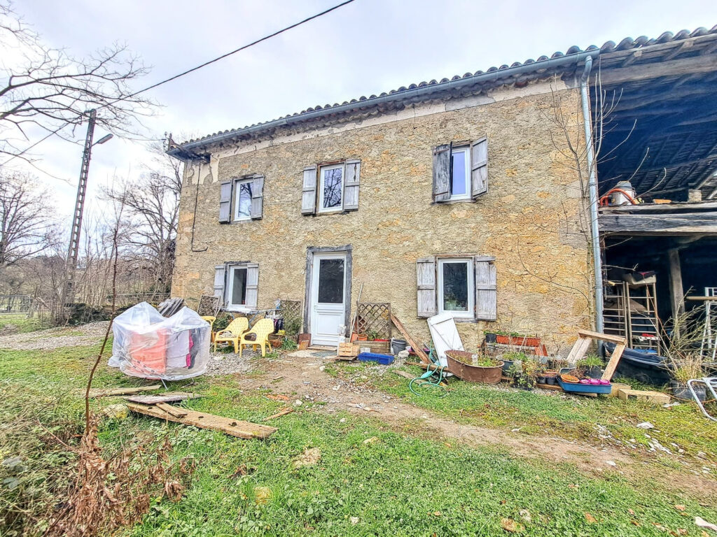 Grand corps de ferme a finir de restaurer  – 4 pièces – 3 chambres – 115 m²