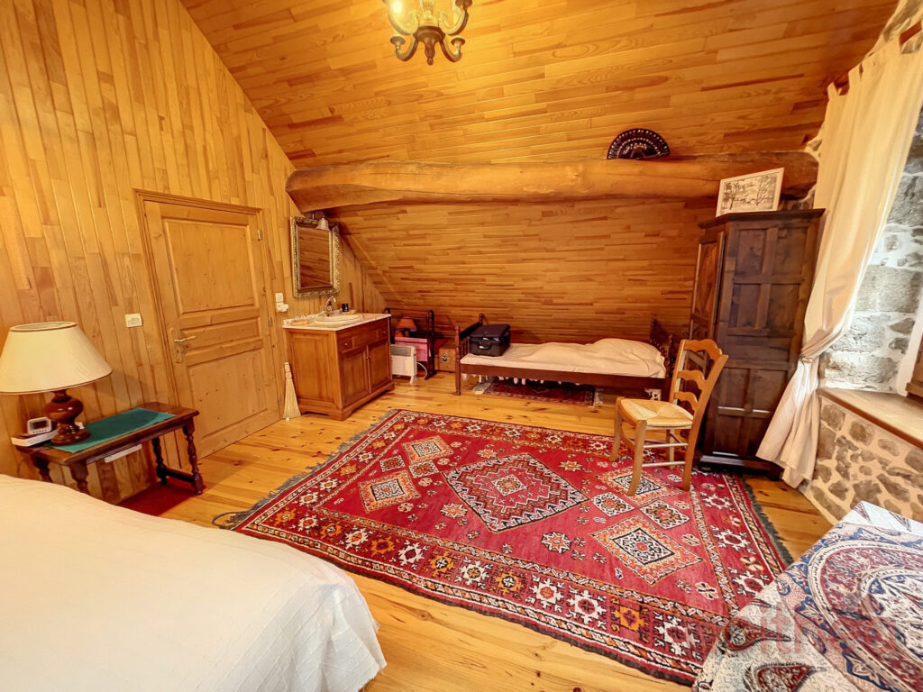 Maison en pierre de 170m2 avec vue  – 6 pièces – 4 chambres – 170 m²