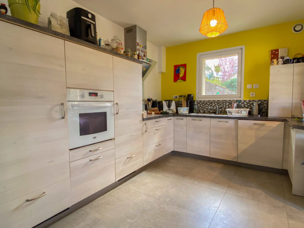 Maison R+2 dans un quartier résidentiel au coeur de Privas – 5 pièces – 3 chambres – 90 m²