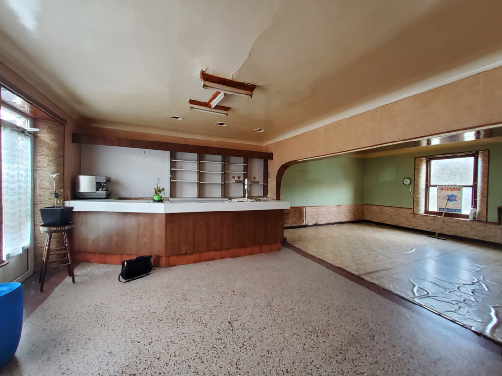 Bâtiment de 325 m2 en bordure de la Meuse à Rénover – NR pièces – 10 chambres – 325 m²