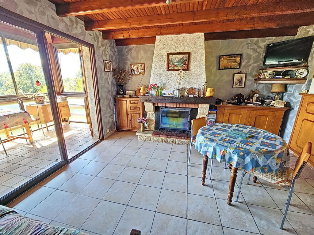 Maison avec vue sur les montagnes – 5 pièces – 4 chambres – 88 m²