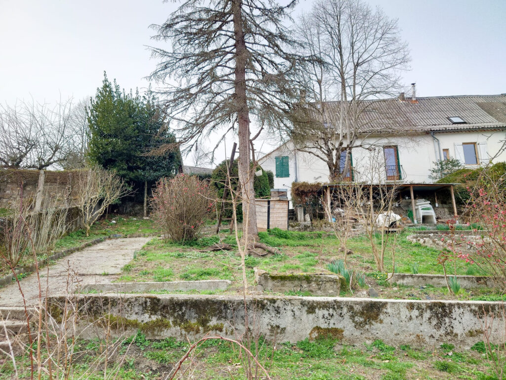 Maison dans un magnifique village des Pyrénées  – 6 pièces – 4 chambres – 132 m²