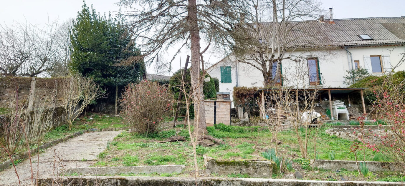 Maison dans un magnifique village des Pyrénées  – 6 pièces – 4 chambres – 132 m²