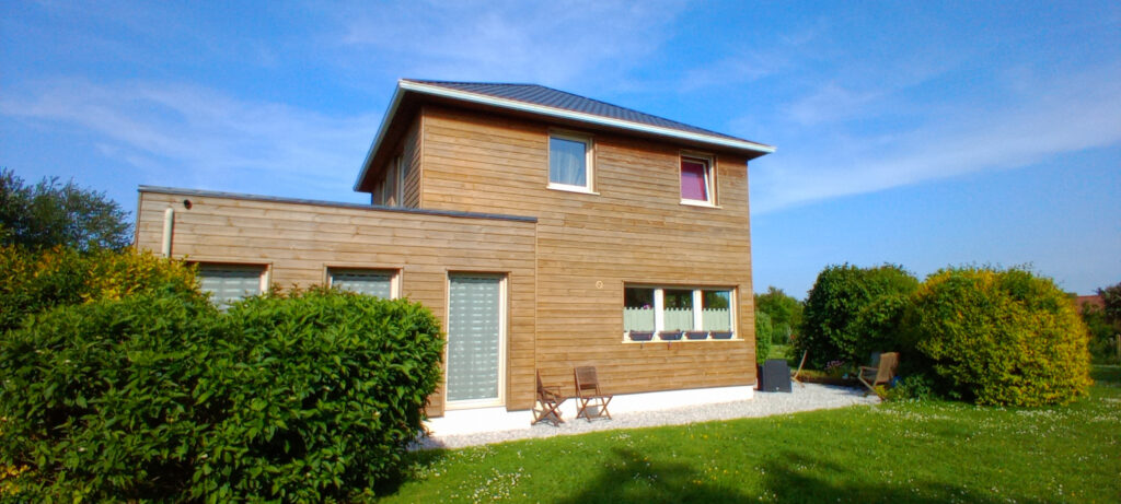 A VENDRE EN EXCLUSIVITE BORD DE MER JOLIE MAISON CONTEMPORAI – 8 pièces – 5 chambres – 218 m²