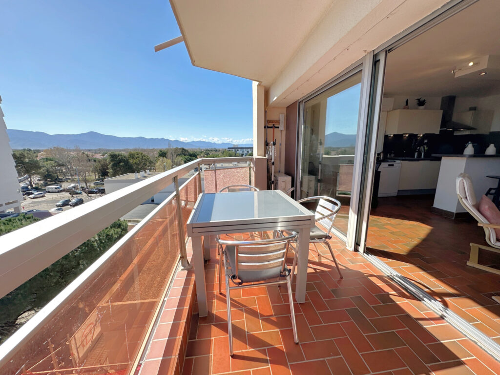 Appartement vue mer avec ascenseur au port de Saint Cyprien. – 3 pièces – 2 chambres – 55 m²