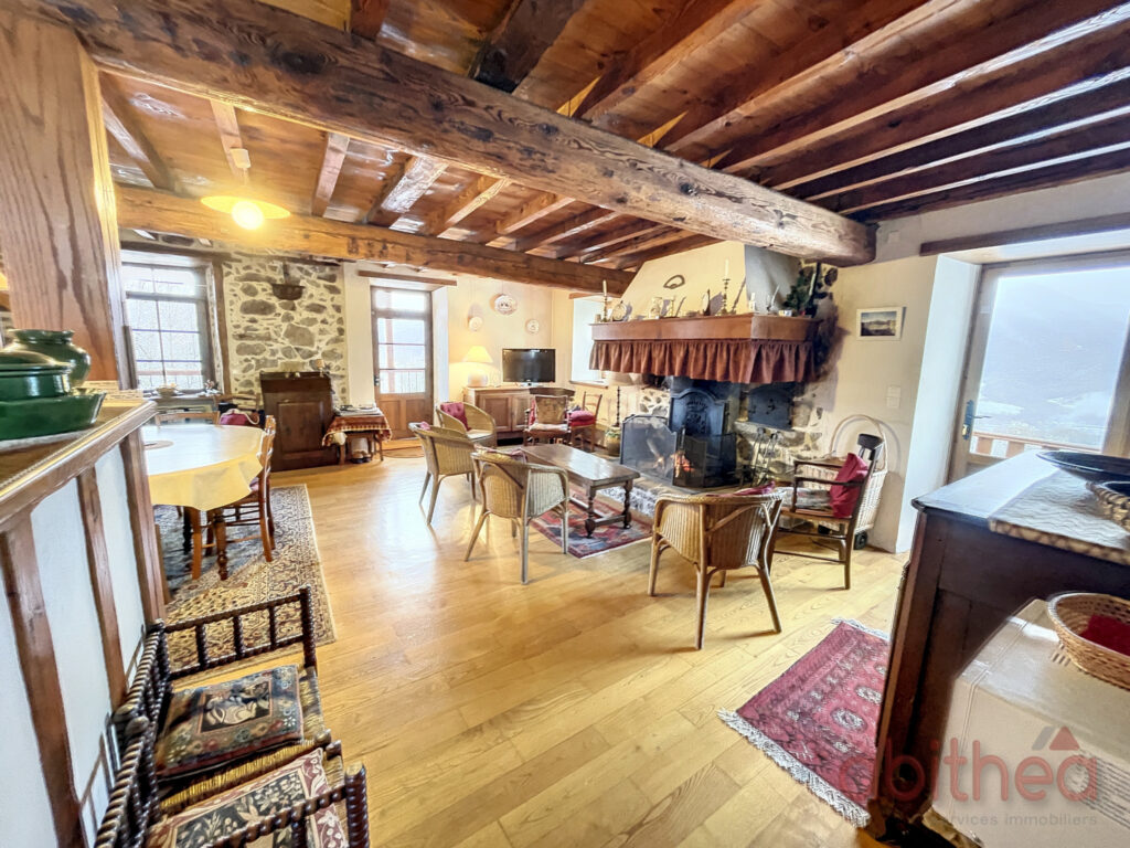 Maison en pierre de 170m2 avec vue  – 6 pièces – 4 chambres – 170 m²