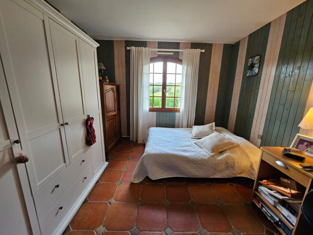 Maison 5 Pièces 171m2 Piscine Couverte – 5 pièces – 4 chambres – 171.29 m²