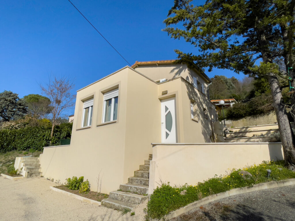 Maison R+2 dans un quartier résidentiel au coeur de Privas – 5 pièces – 3 chambres – 90 m²