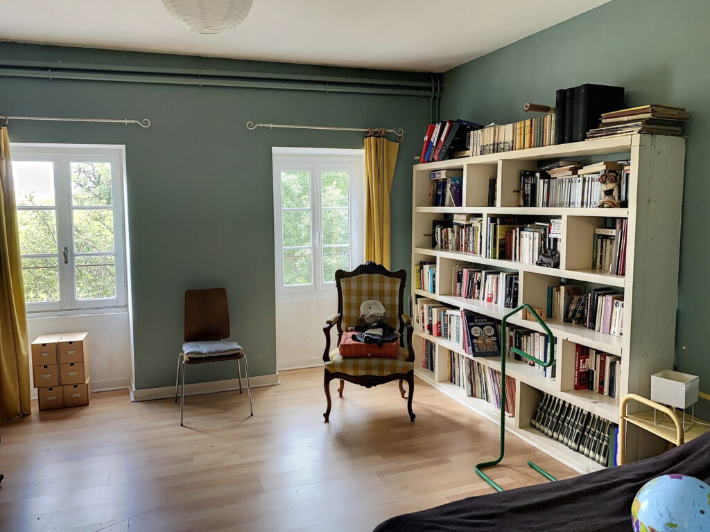 NIORT CENTRE SAINTE PEZENNE MAGNIFIQUE MAISON EN PIERRE AVEC – 10 pièces – 7 chambres – 330 m²