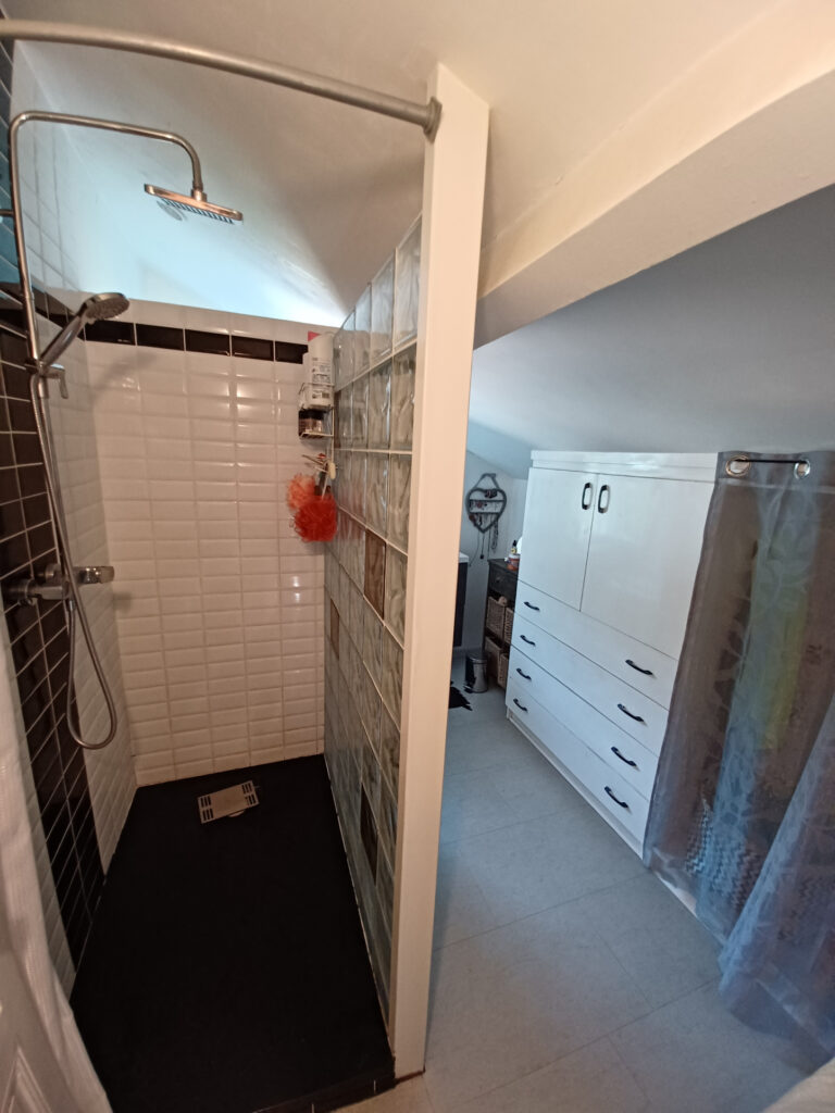 Charmante propriété de 111 m2 rénovée, avec appartement  – 6 pièces – 4 chambres – 111 m²