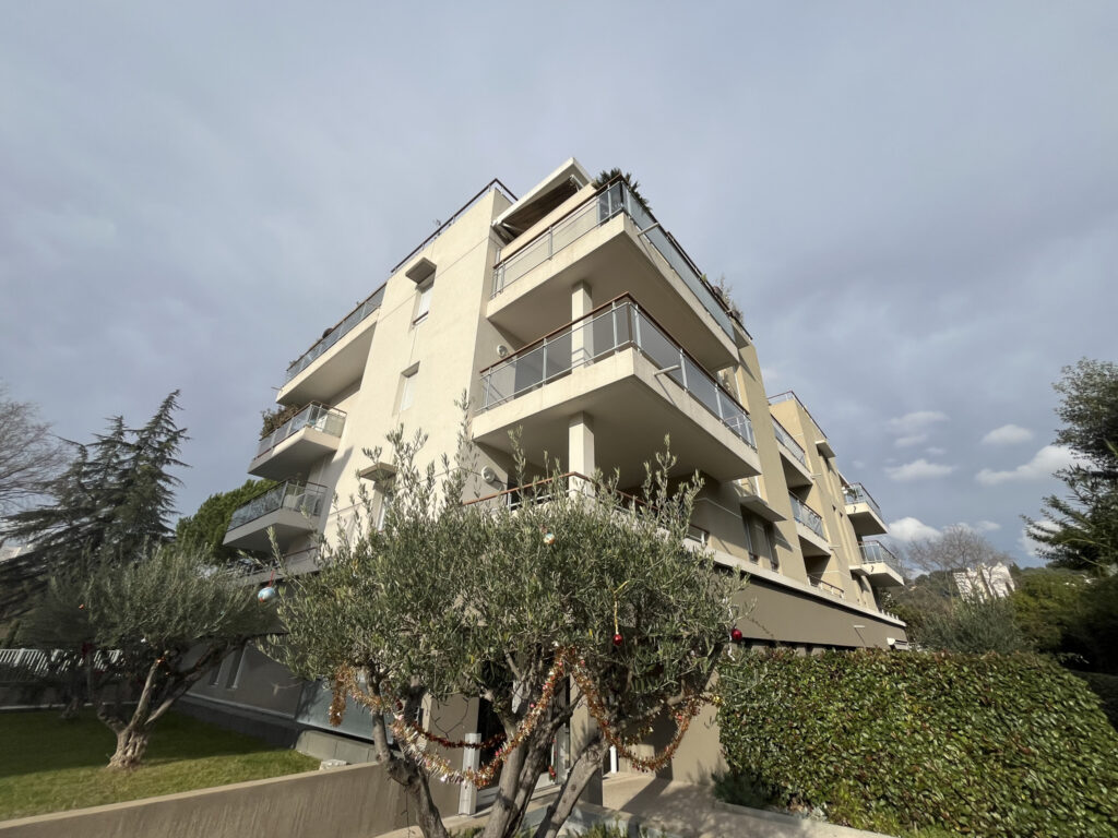 3/4P TOIT TERRASSE VUE PANORAMIQUE – 3 pièces – 2 chambres – 72.8 m²