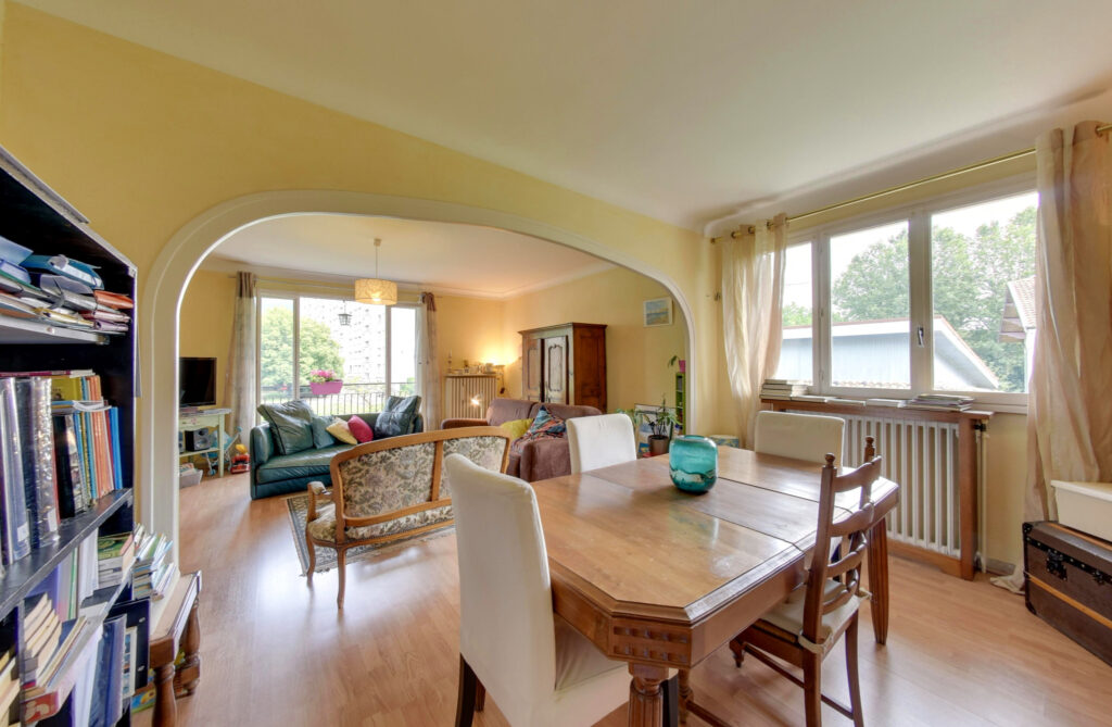 Maison de 6P+C à MEYLAN – 6 pièces – 5 chambres – 184.8 m²