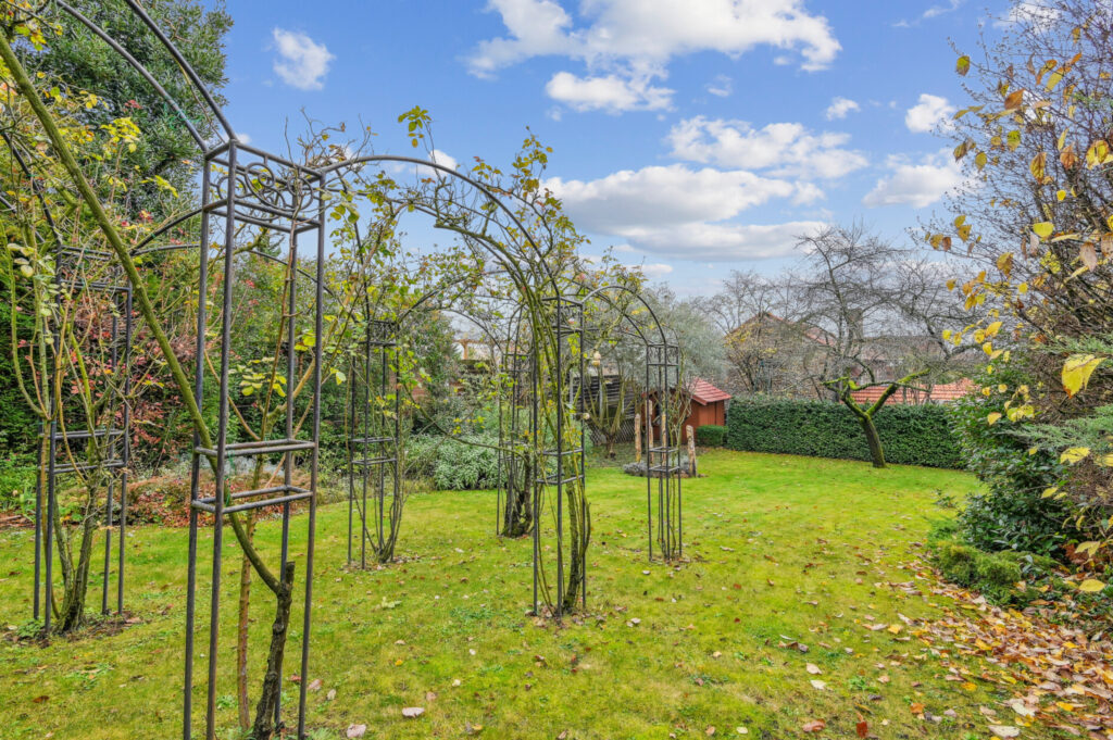 Suresnes (92) – Demeure de prestige avec vue sur Paris – 7 pièces – 5 chambres – 300 m²