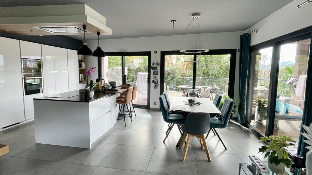 Aix les bains Appartement de 122 m2 face au lac avec terrass – 4 pièces – 2 chambres – 122 m²