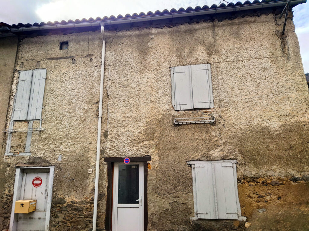 Maison de ville rénovée dans un village dynamique  – 3 pièces – 1 chambre – 65 m²
