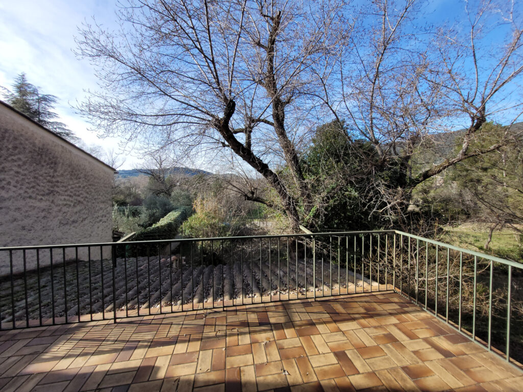 Maison Nyons 26110 – 4 pièces – 3 chambres – 94 m²