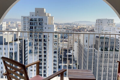 T2 meublé haut de gamme avec vue panoramique sur Marseille – 2 pièces – 1 chambre – 42.7 m²