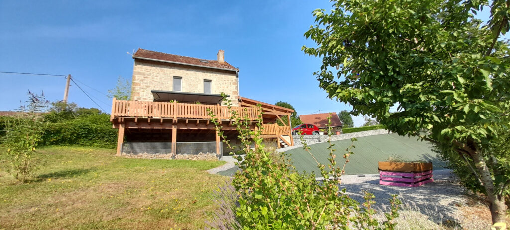 Maison / Villa d’exception sur les hauteurs de AUBUSSON (7km – 4 pièces – 2 chambres – 90 m²