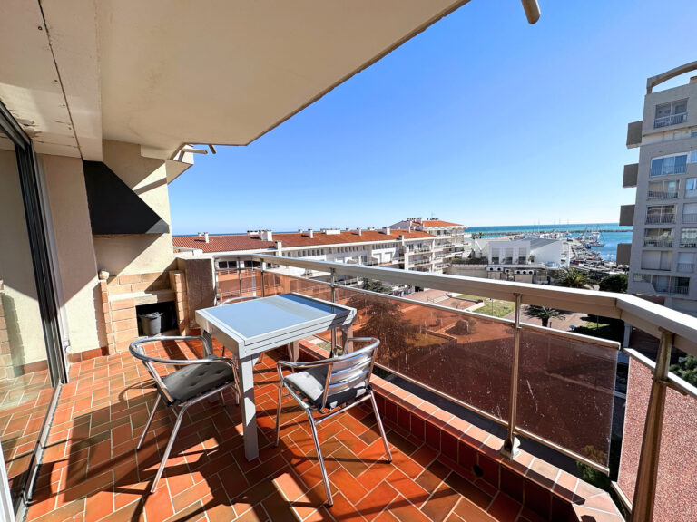 Appartement vue mer avec ascenseur au port de Saint Cyprien. – 3 pièces – 2 chambres – 55 m²