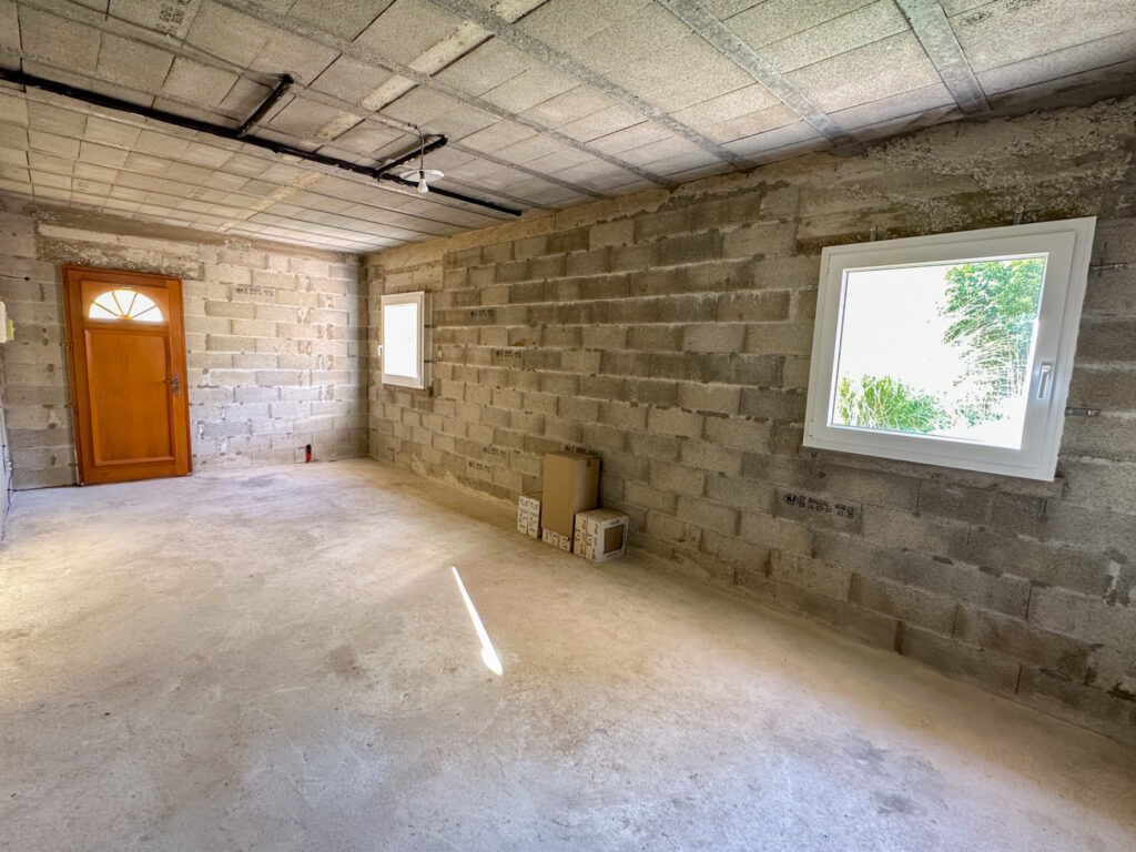 Maison de 106m2 habitables environ sur 2546m2 de terrain  – 5 pièces – 3 chambres – 106 m²