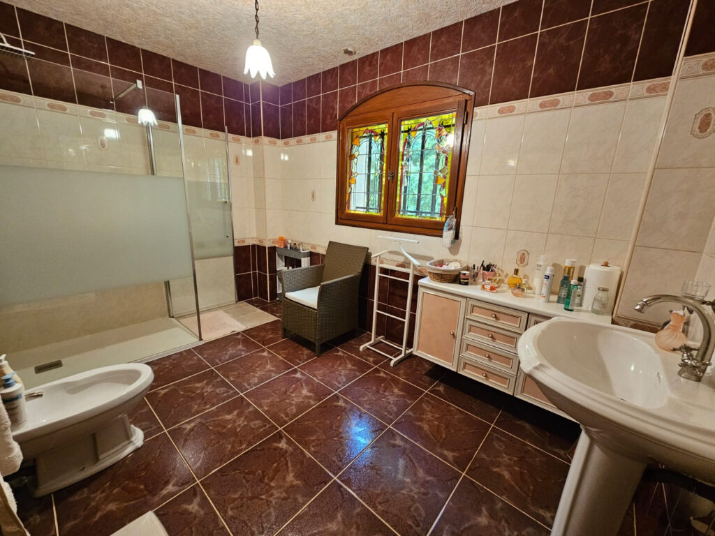 Maison 5 Pièces 171m2 Piscine Couverte – 5 pièces – 4 chambres – 171.29 m²