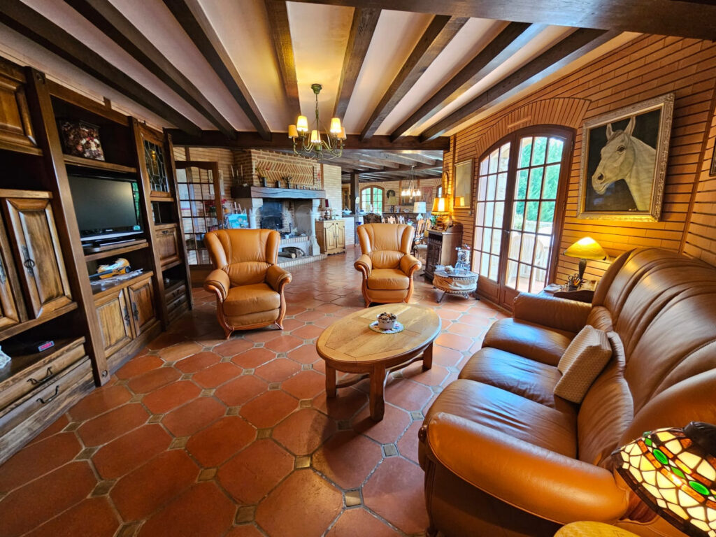 Maison 5 Pièces 171m2 Piscine Couverte – 5 pièces – 4 chambres – 171.29 m²