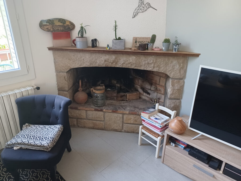 Charmante propriété de 111 m2 rénovée, avec appartement  – 6 pièces – 4 chambres – 111 m²