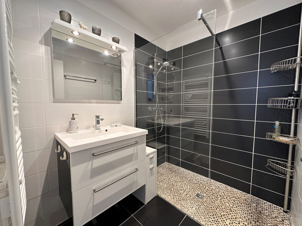 Appartement vue mer avec ascenseur au port de Saint Cyprien. – 3 pièces – 2 chambres – 55 m²