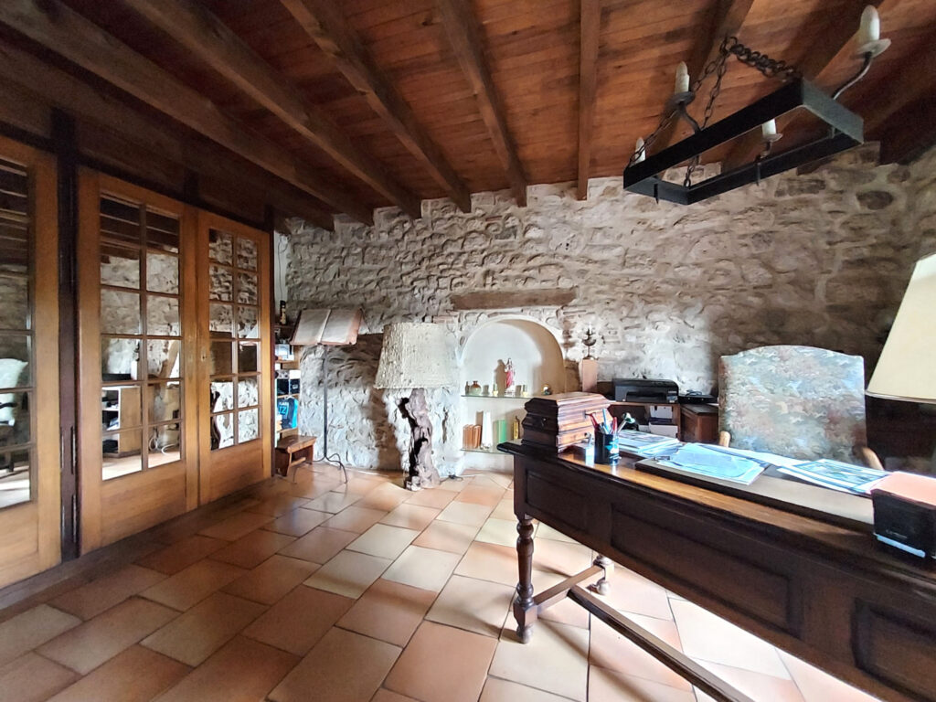 La quiétude d’ une propriété du XVIII ème siècle – 8 pièces – 4 chambres – 253 m²