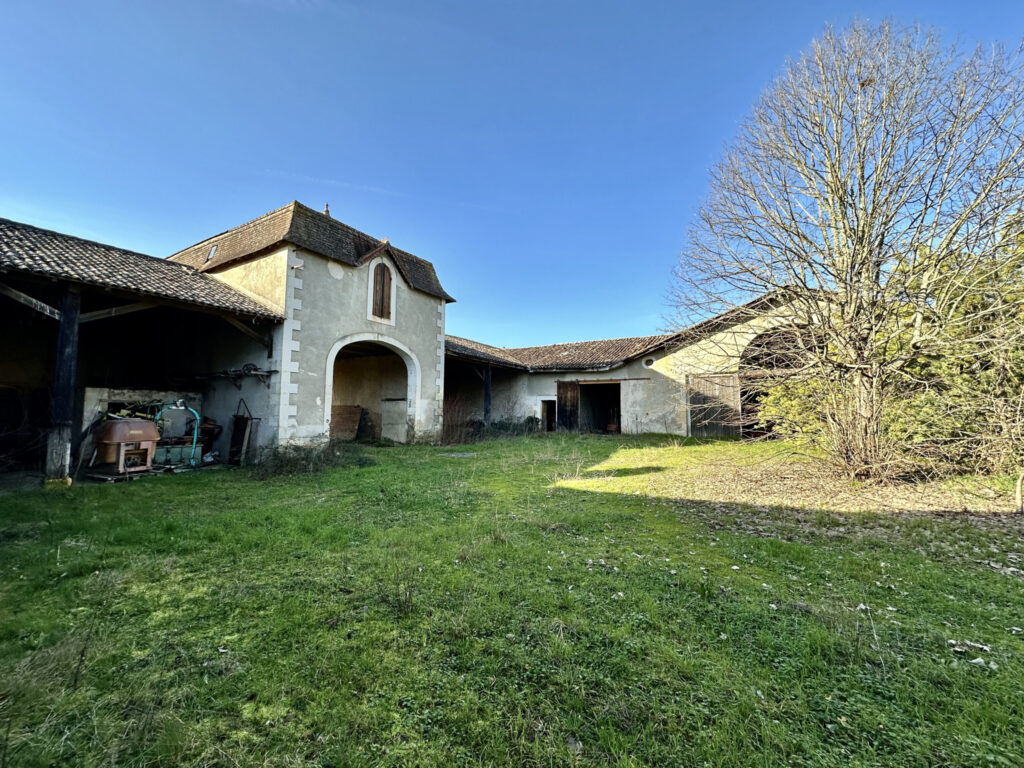 Propriété XIXe à restaurer  – 12 pièces – 6 chambres – 400 m²