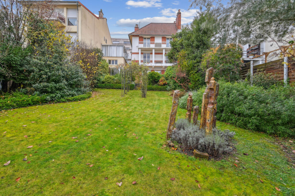 Suresnes (92) – Demeure de prestige avec vue sur Paris – 7 pièces – 5 chambres – 300 m²