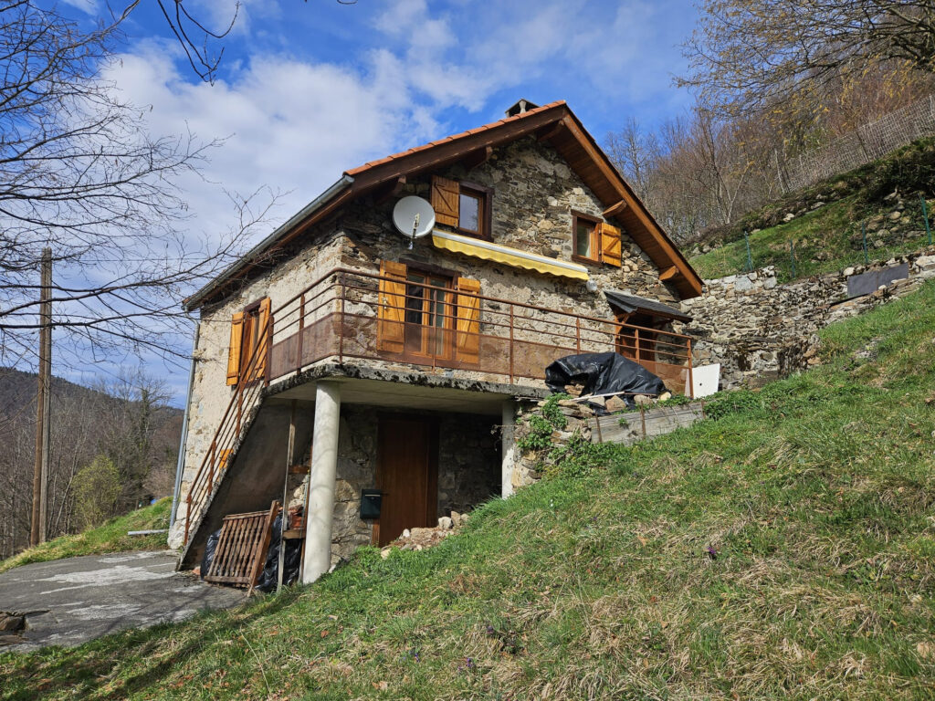 Grange aménagée avec magnifique vue sur la vallée – 3 pièces – 2 chambres – 57 m²