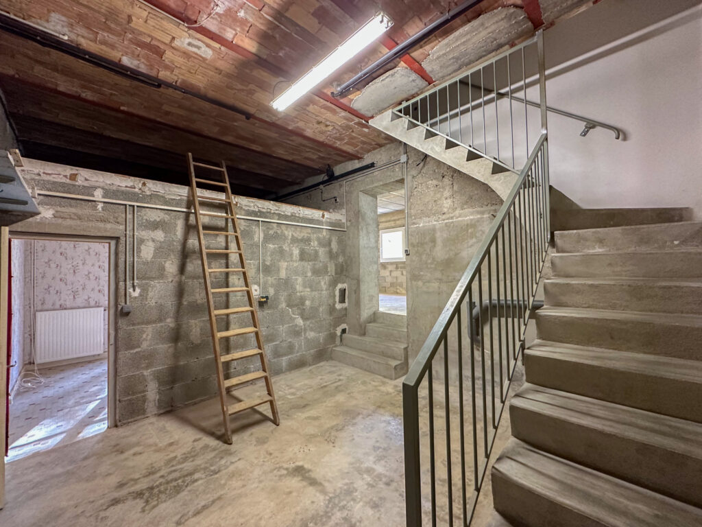 Maison de 106m2 habitables environ sur 2546m2 de terrain  – 5 pièces – 3 chambres – 106 m²