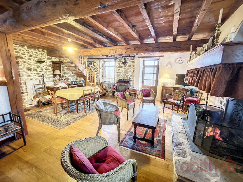 Maison en pierre de 170m2 avec vue  – 6 pièces – 4 chambres – 170 m²