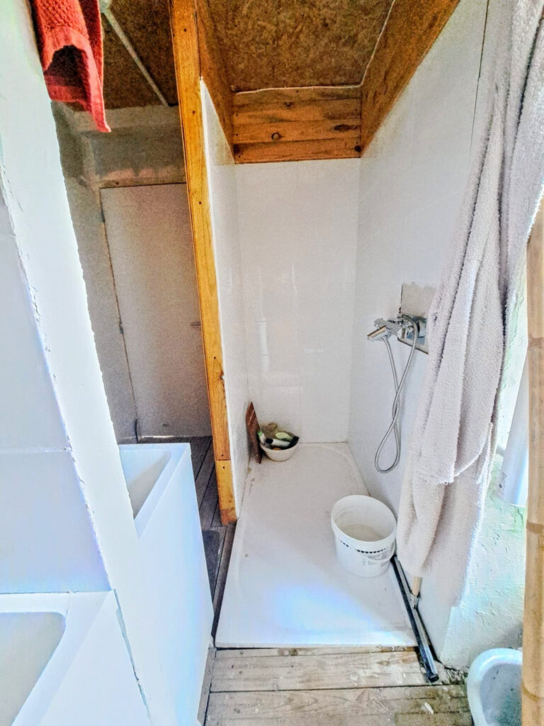 Grand corps de ferme a finir de restaurer  – 4 pièces – 3 chambres – 115 m²