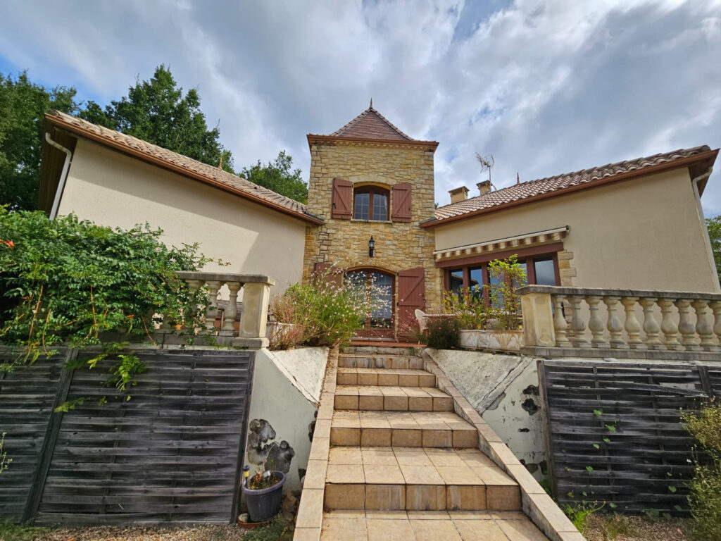 Maison 5 Pièces 171m2 Piscine Couverte – 5 pièces – 4 chambres – 171.29 m²