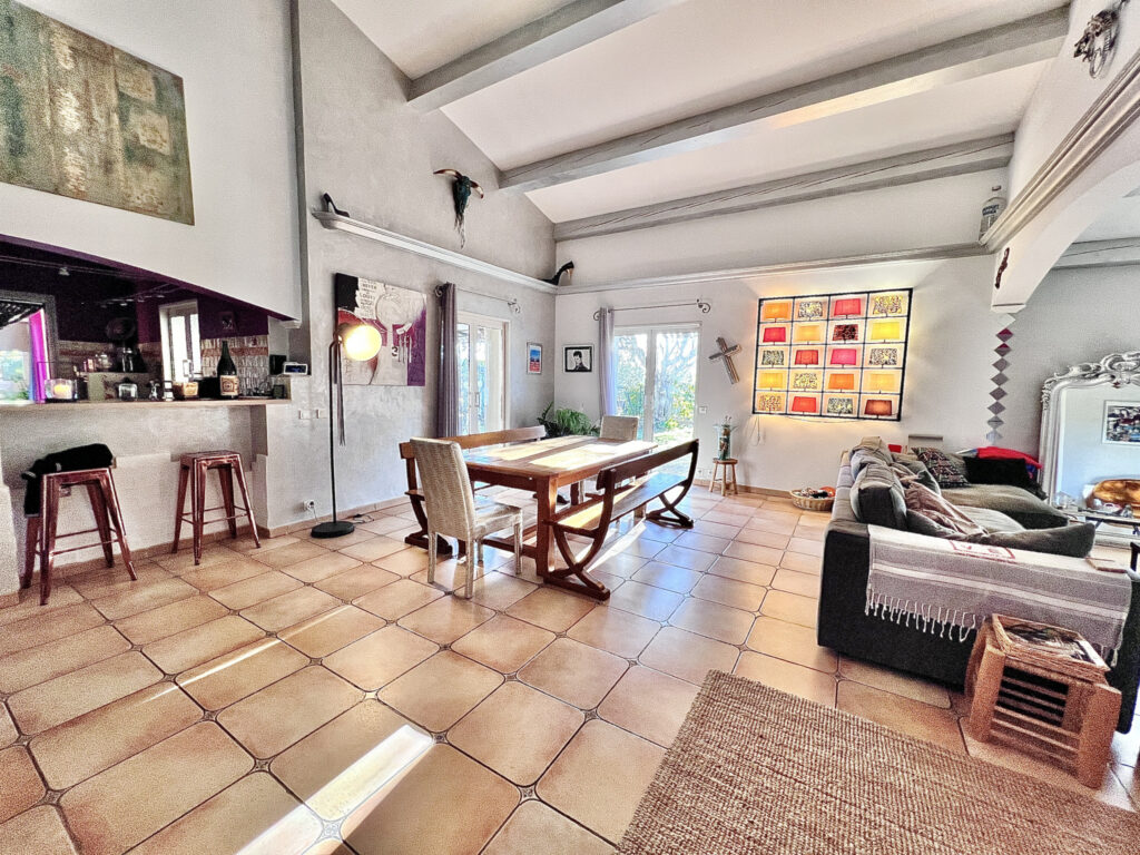 BLAUSASC – VILLA PROVENÇALE – PISCINE – 5 pièces – 3 chambres – 160 m²