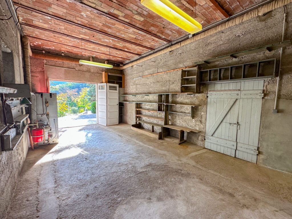 Maison de 106m2 habitables environ sur 2546m2 de terrain  – 5 pièces – 3 chambres – 106 m²