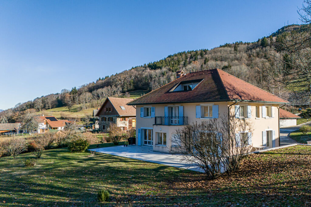 Propriété à la Combe de Lancey – 10 pièces – 7 chambres – 299.45 m²