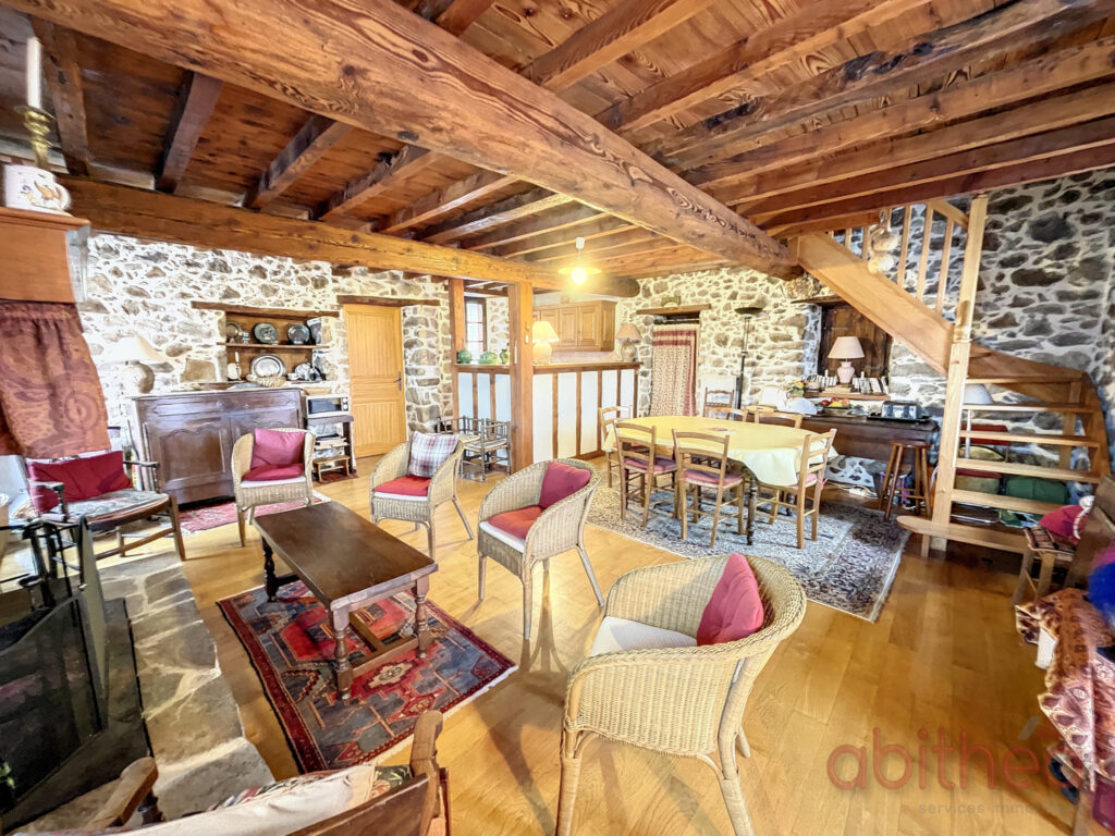 Maison en pierre de 170m2 avec vue  – 6 pièces – 4 chambres – 170 m²