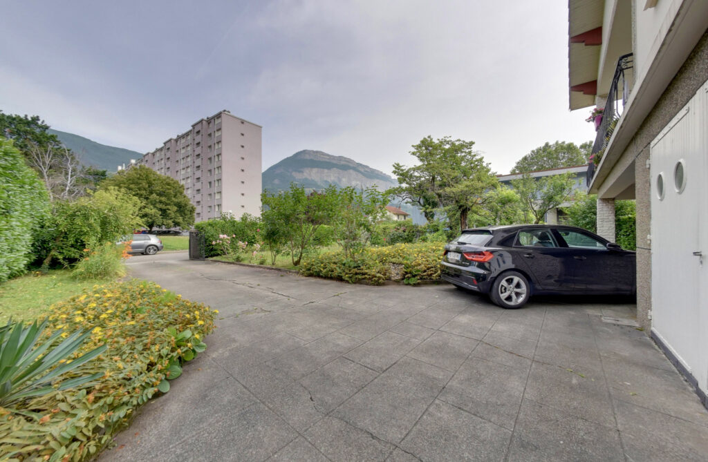 Maison de 6P+C à MEYLAN – 6 pièces – 5 chambres – 184.8 m²