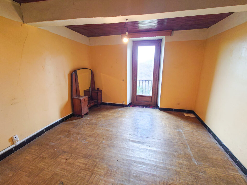 Maison dans un magnifique village des Pyrénées  – 6 pièces – 4 chambres – 132 m²