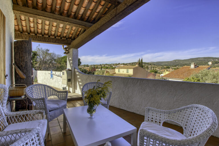 A VENDRE, Sanary S/Mer (83), maison individuelle type BASQUE – 6 pièces – 2 chambres – 163.39 m²