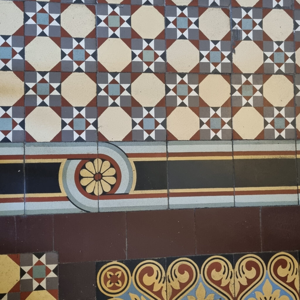 Aisne NORD Authentique maison de maître du 18ème siècle plei – NR pièces – 6 chambres – 325 m²