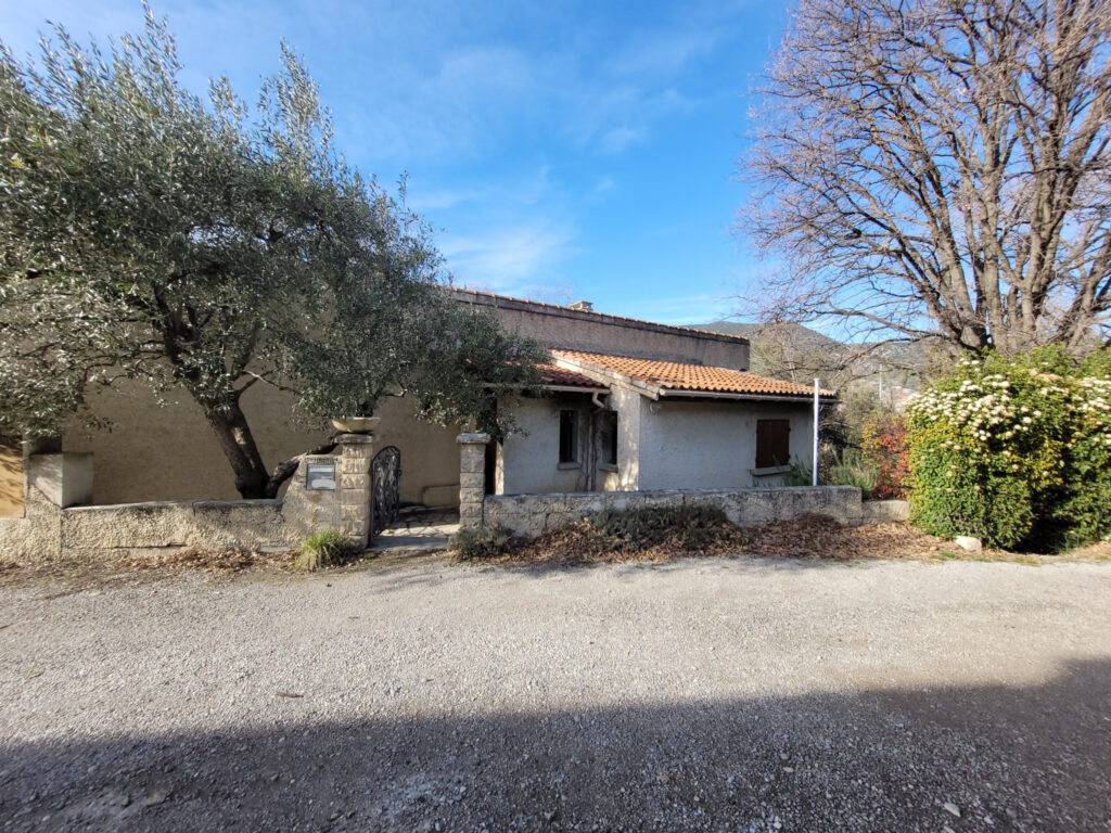 Maison Nyons 26110 – 4 pièces – 3 chambres – 94 m²